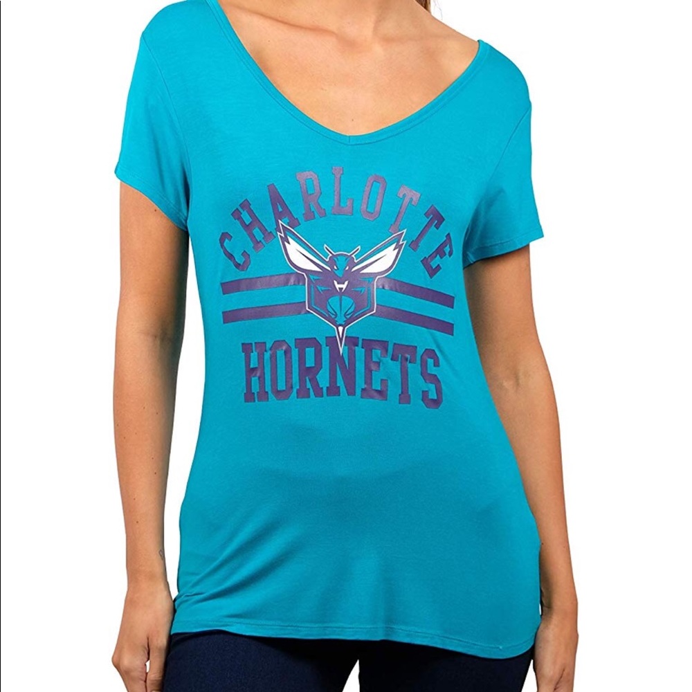⭐️NWT UNK NBA Women’s Size Small Tee⭐️